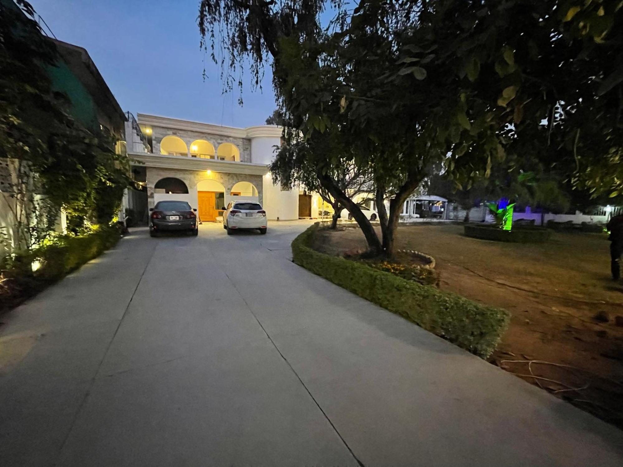 The Life Style Lodges Opp Centaurus Mall Islamabad Buitenkant foto