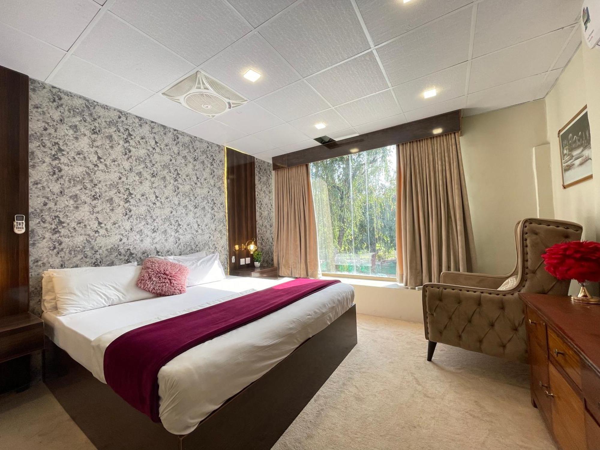 The Life Style Lodges Opp Centaurus Mall Islamabad Buitenkant foto